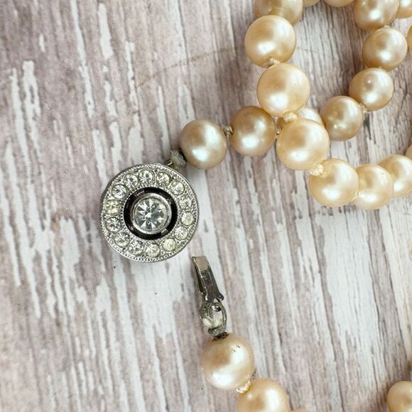 Vintage Glass Pearl Necklace Iridescent Strand Ornate Box Clasp   Classy 24” - Picture 10 of 11
